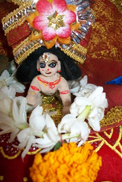 Neelu_with_garland