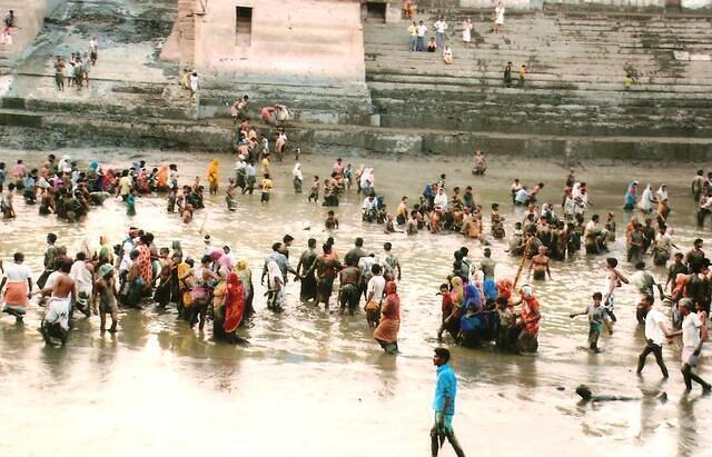 Devotees  thronged to serve Radhakund.