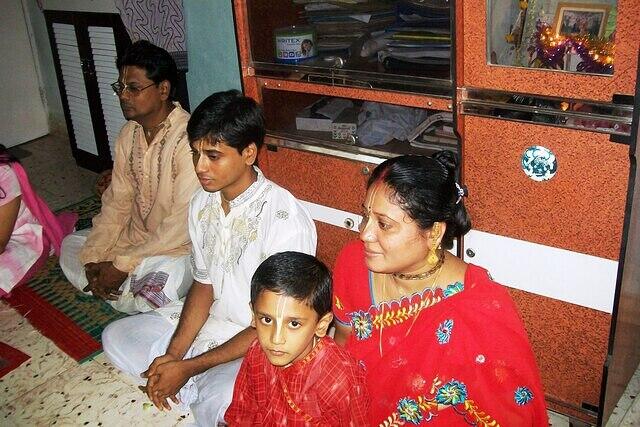 Vaishnavs waiting fro darshan