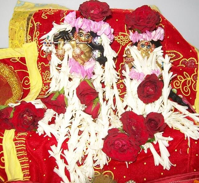 radha-Gobindaji is flower-dress